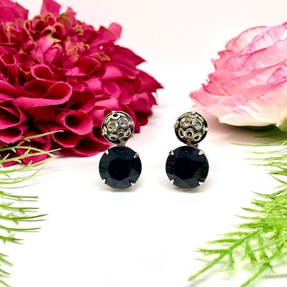 VINTAGE⚜️VOGUE Black Faceted Crystal Clip Earrings - Picture 3 of 10